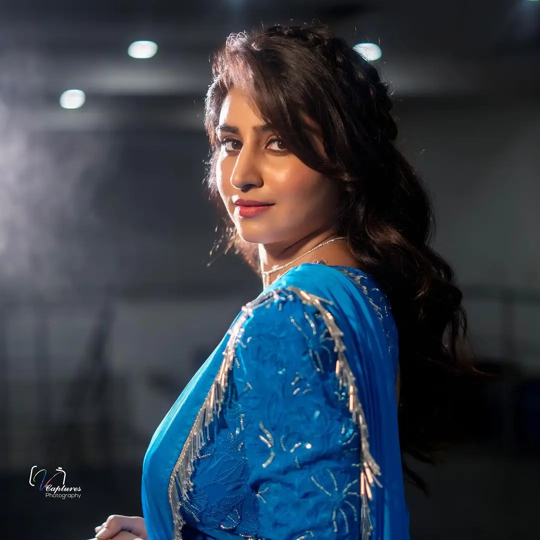 ETV ACTRESS VARSHINI SOUNDERAJAN IN BLUE SAREE BLOUSE 9